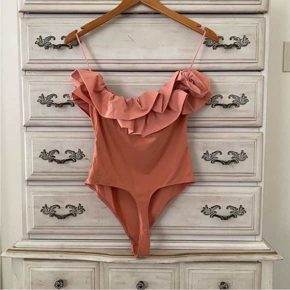 Vici Ruffle Strapless Bodysuit - Picture 2 of 4